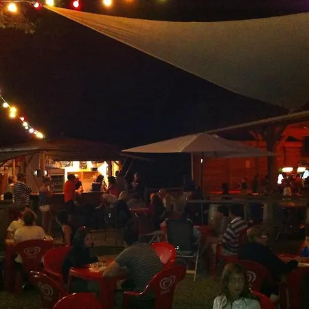 Camping Les Rives Du Lac Camping 4*