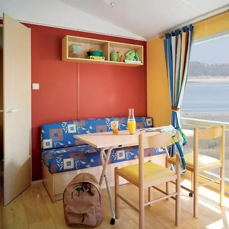 Camping Camping Les Rives Du Lac 4*