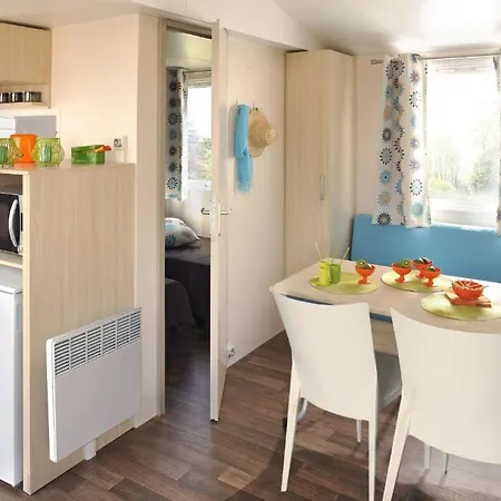 Camping Camping Les Rives Du Lac 4*