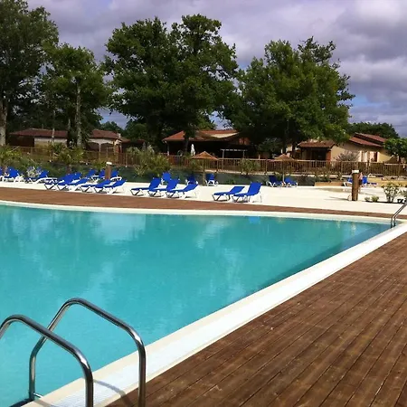 Camping Camping Les Rives Du Lac 4*