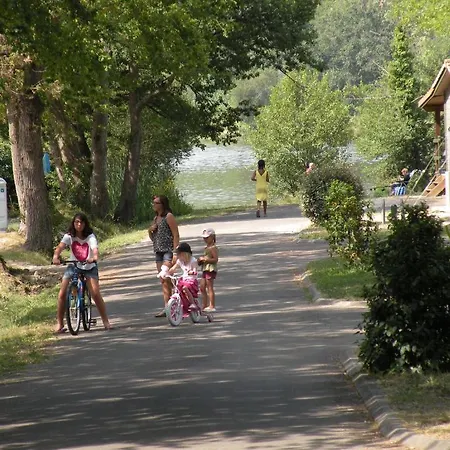 Camping Les Rives Du Lac