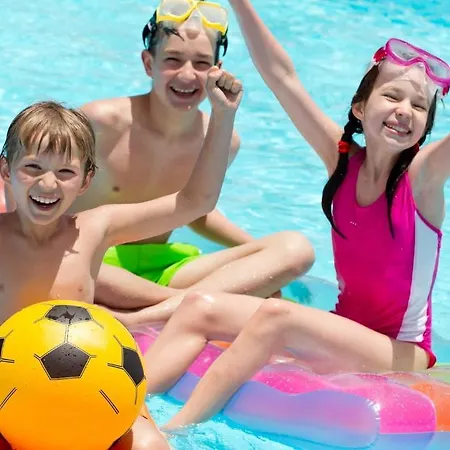 Camping Les Rives Du Lac 4* ברבוטן-לה-באינס