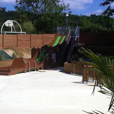 אתר קמפינג Camping Les Rives Du Lac